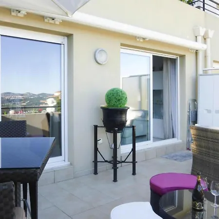 Premium Flat With Sea View And Shared Pool, Mandelieu