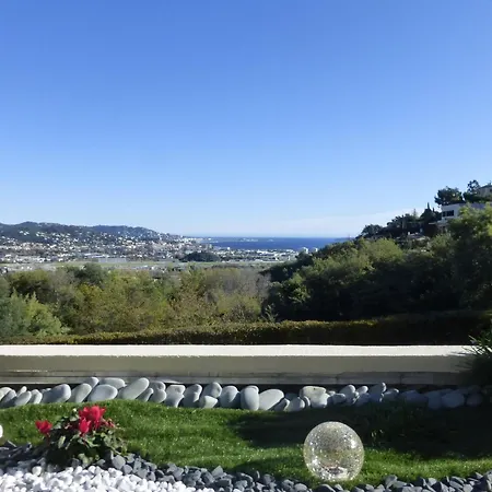 In Cannes With Sea View Apartment