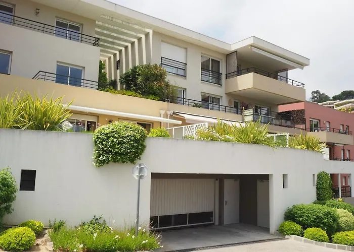 In Cannes With Sea View *